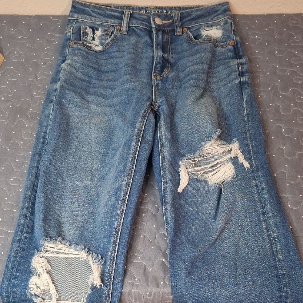 American Eagle Mom straight Distressed Blue Jeans size 00